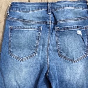 Brandy Melville Jeans - Brand new zumiez skinny jeans Brandy Melville Jeans - Brand new zumiez skinny jeans